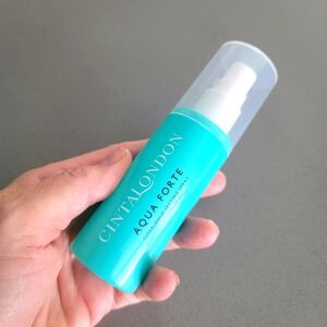 Cinta London | “Aqua Forte” setting spray